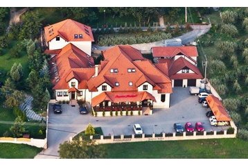 Slovacia Hotel Veľký Krtíš, Exteriorul